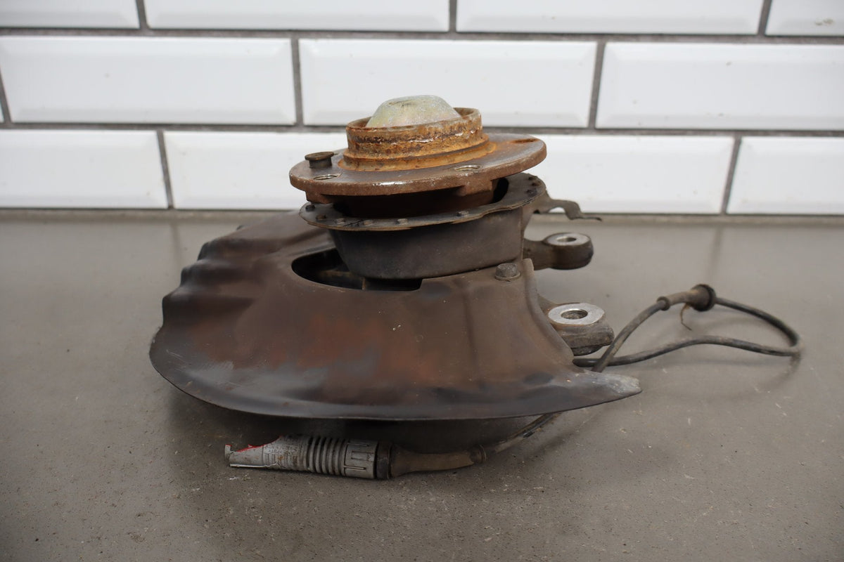 1996-2002 BMW Z3 1.9i Right Front Spindle 31211092080