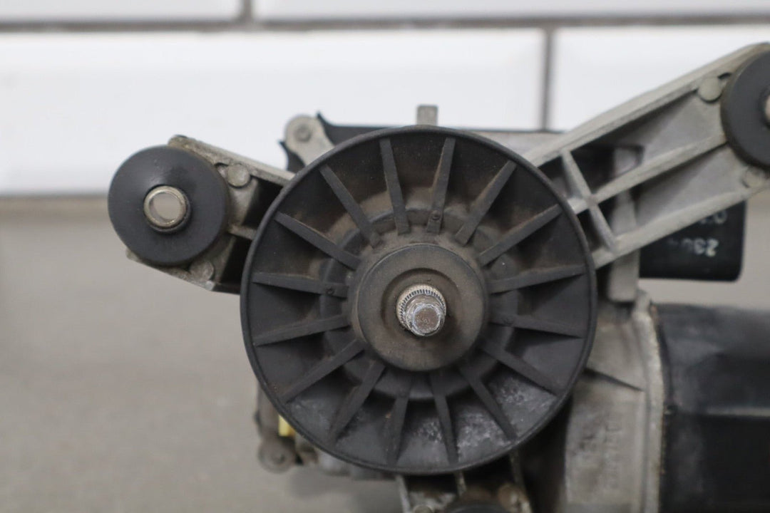 1996 GMC Suburban Front Wiper Motor 15740719 OEM