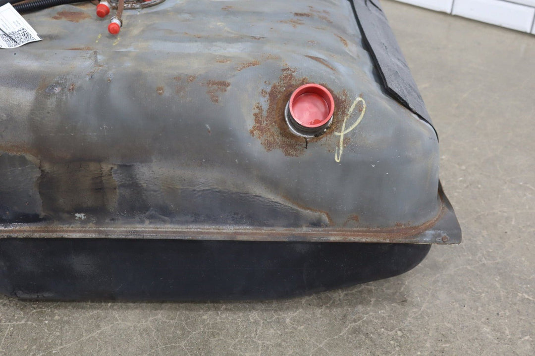 1996 GMC Suburban GMT400 7.4L 454 42 Gallon Fuel Tank OEM