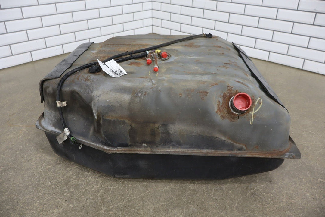 1996 GMC Suburban GMT400 7.4L 454 42 Gallon Fuel Tank OEM