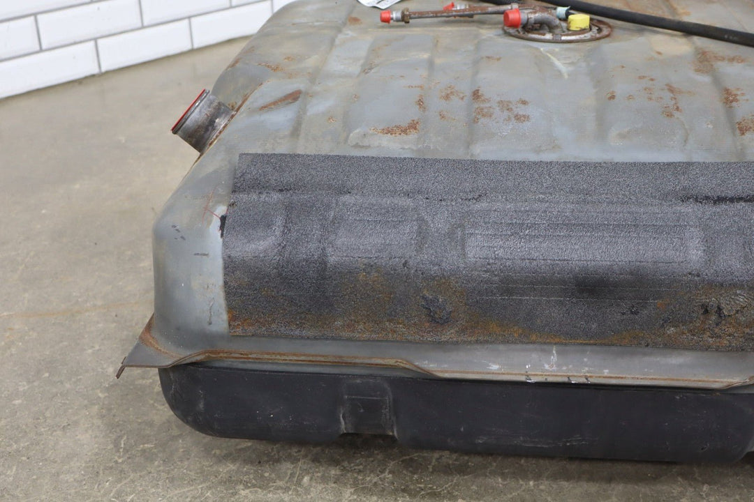 1996 GMC Suburban GMT400 7.4L 454 42 Gallon Fuel Tank OEM