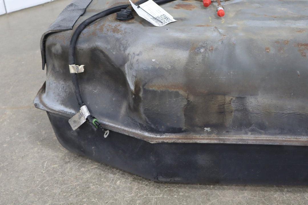 1996 GMC Suburban GMT400 7.4L 454 42 Gallon Fuel Tank OEM