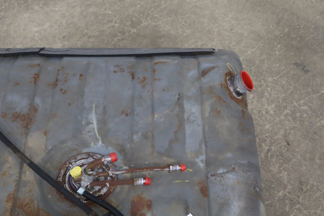 1996 GMC Suburban GMT400 7.4L 454 42 Gallon Fuel Tank OEM