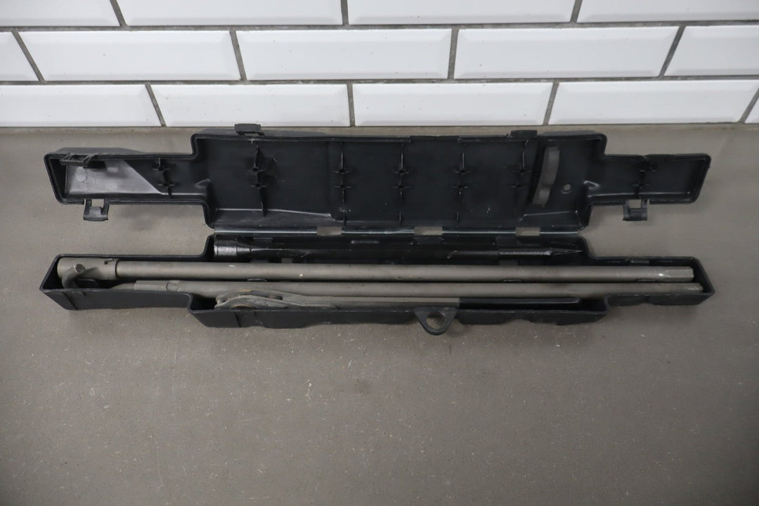 1996 GMC Suburban GMT400 Emergency Roadside Jack OEM