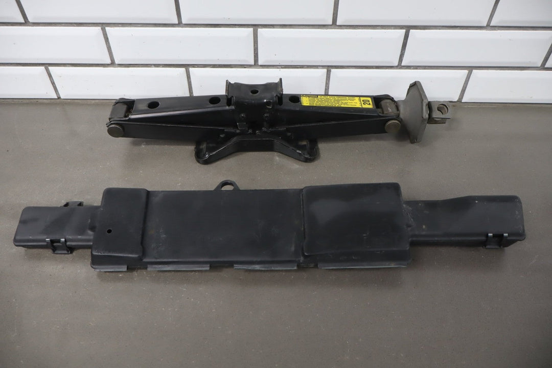 1996 GMC Suburban GMT400 Emergency Roadside Jack OEM