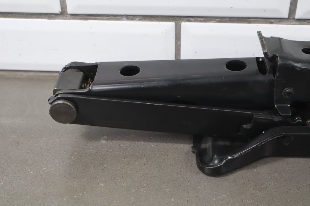 1996 GMC Suburban GMT400 Emergency Roadside Jack OEM