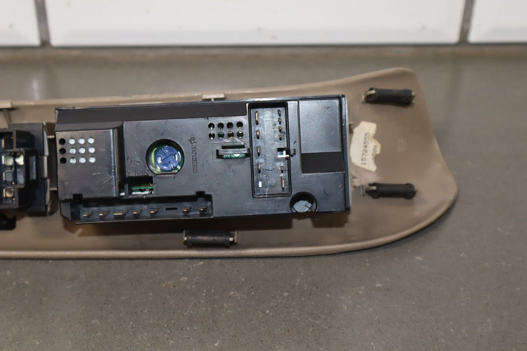 1996 GMC Suburban GMT400 Left Front Window Switch 15724555 OEM