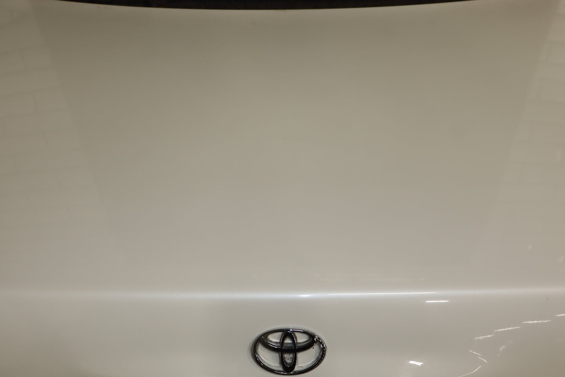 1996 Toyota Crown Decklid Trunk White 2BK OEM JZS151 Dent Center