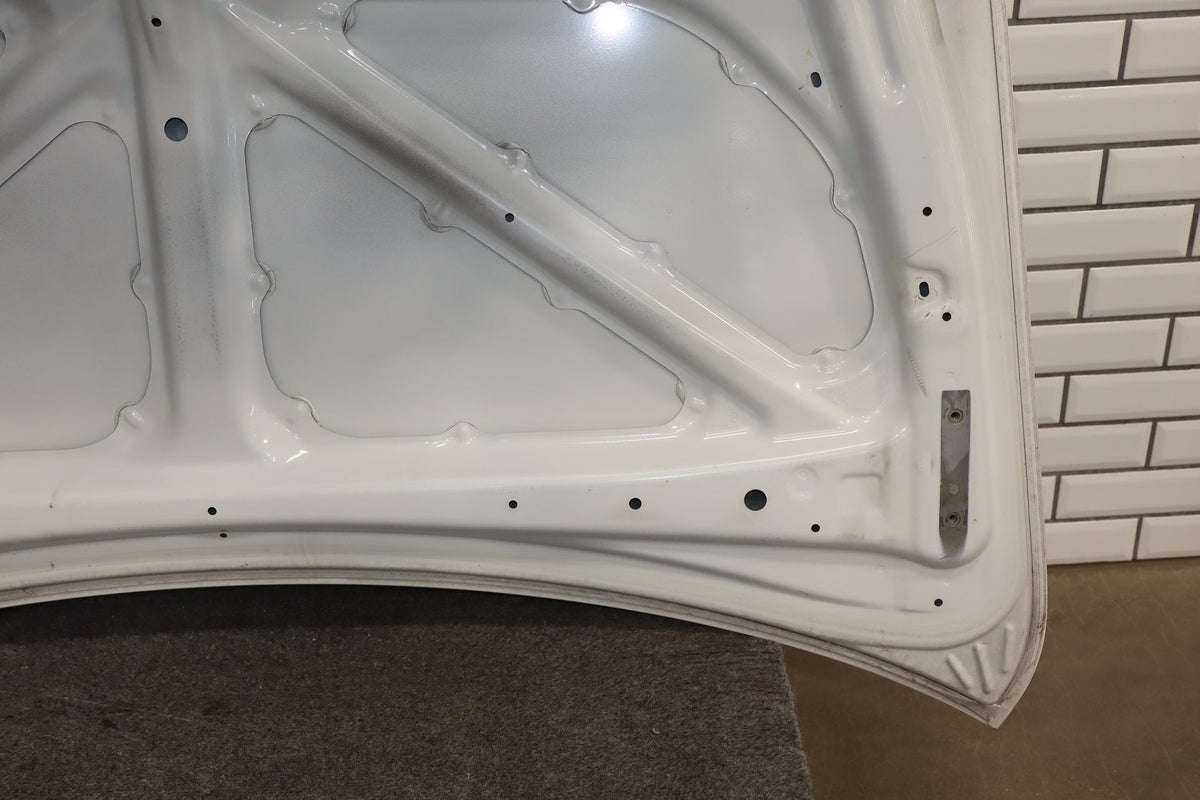 1996 Toyota Crown Decklid Trunk White 2BK OEM JZS151 Dent Center