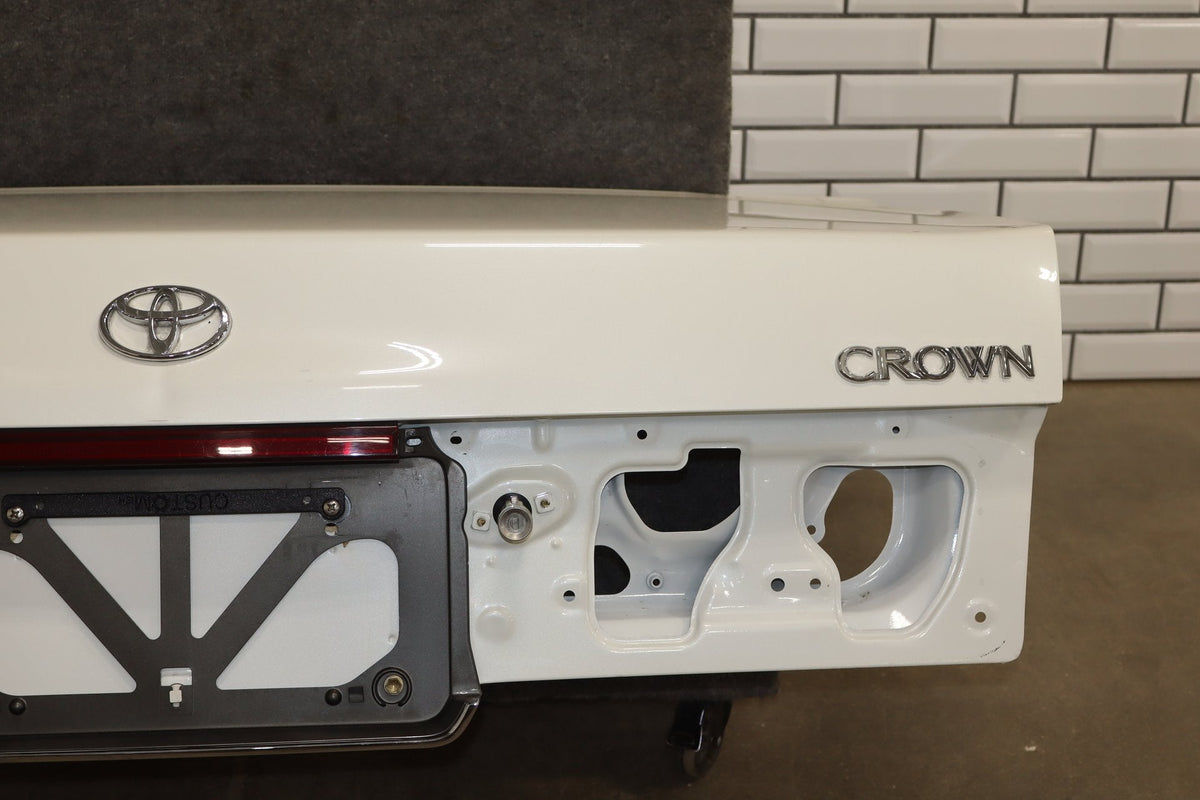 1996 Toyota Crown Decklid Trunk White 2BK OEM JZS151 Dent Center