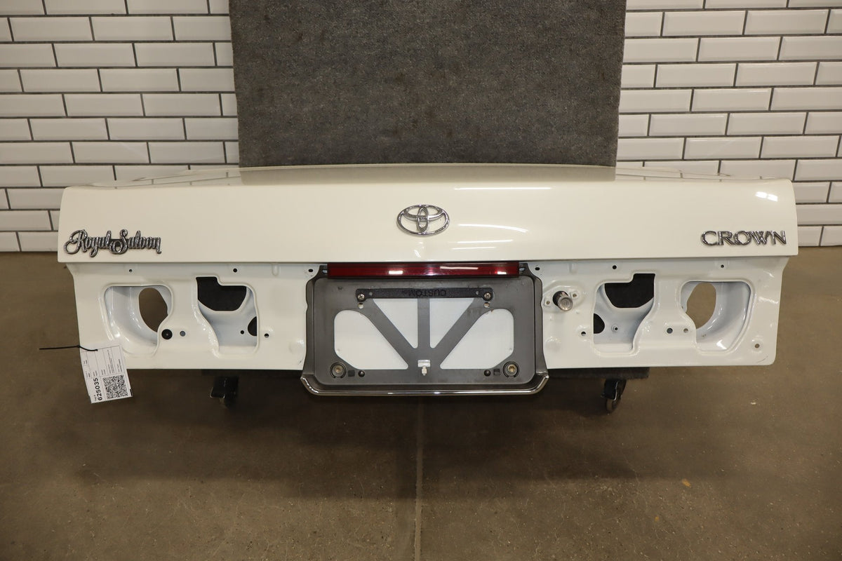 1996 Toyota Crown Decklid Trunk White 2BK OEM JZS151 Dent Center