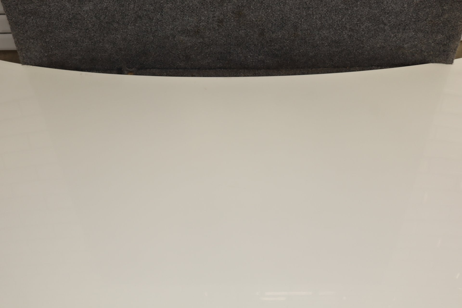 1996 Toyota Crown Decklid Trunk White 2BK OEM JZS151 Dent Center