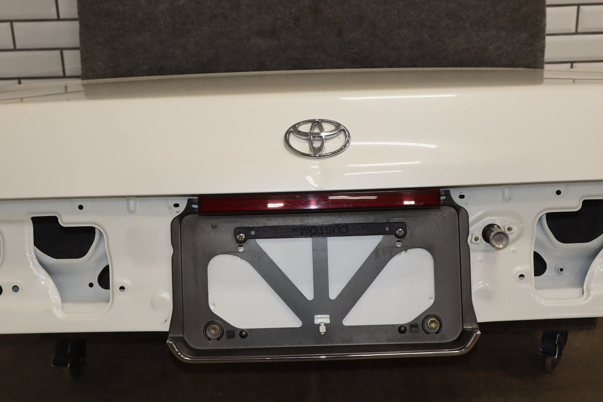 1996 Toyota Crown Decklid Trunk White 2BK OEM JZS151 Dent Center