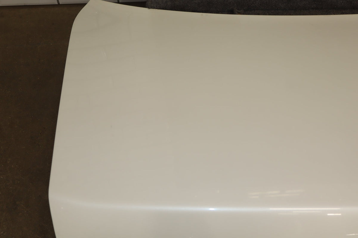 1996 Toyota Crown Decklid Trunk White 2BK OEM JZS151 Dent Center