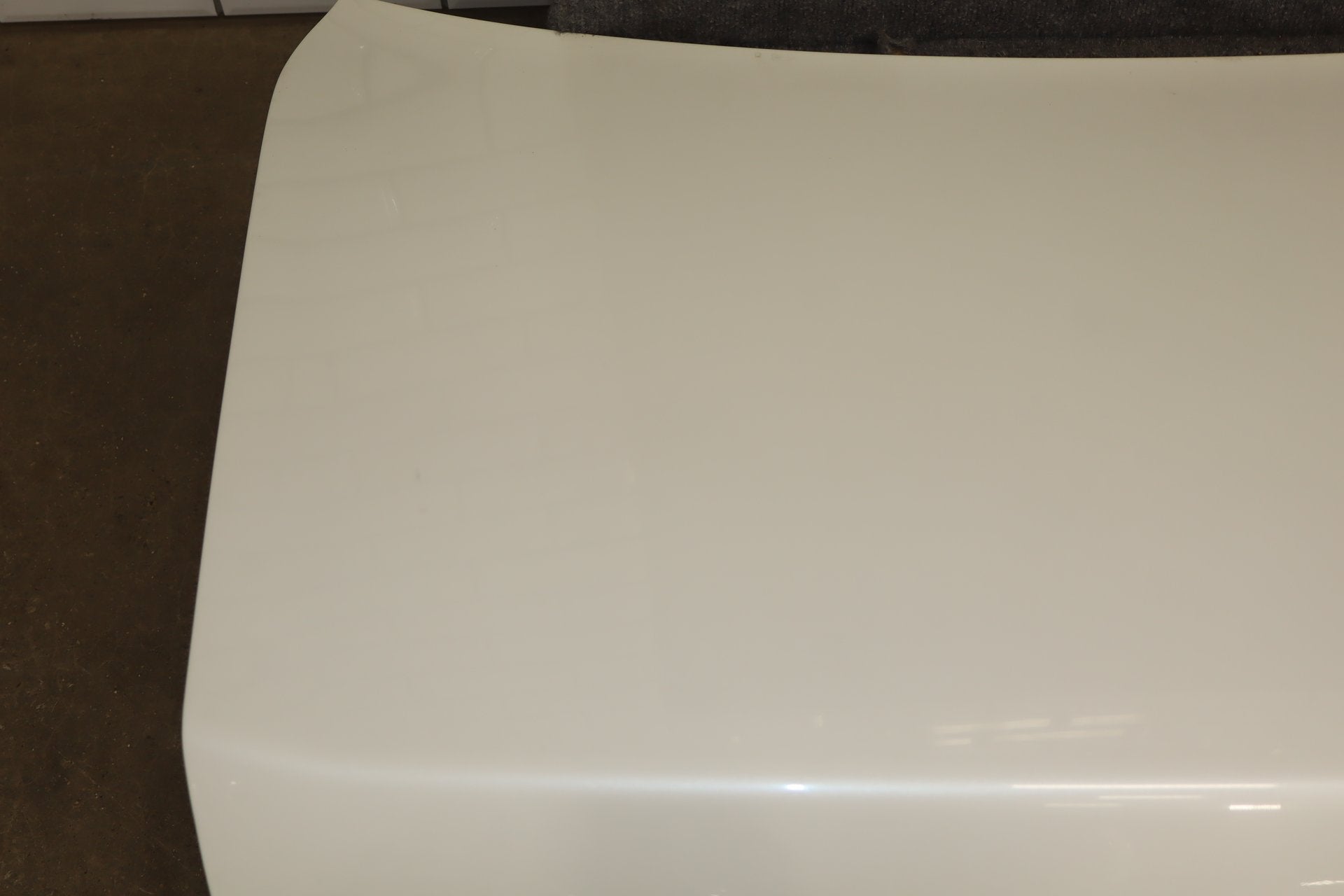 1996 Toyota Crown Decklid Trunk White 2BK OEM JZS151 Dent Center