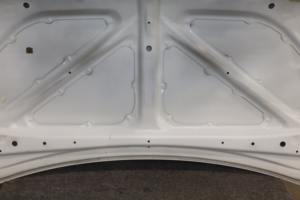 1996 Toyota Crown Decklid Trunk White 2BK OEM JZS151 Dent Center