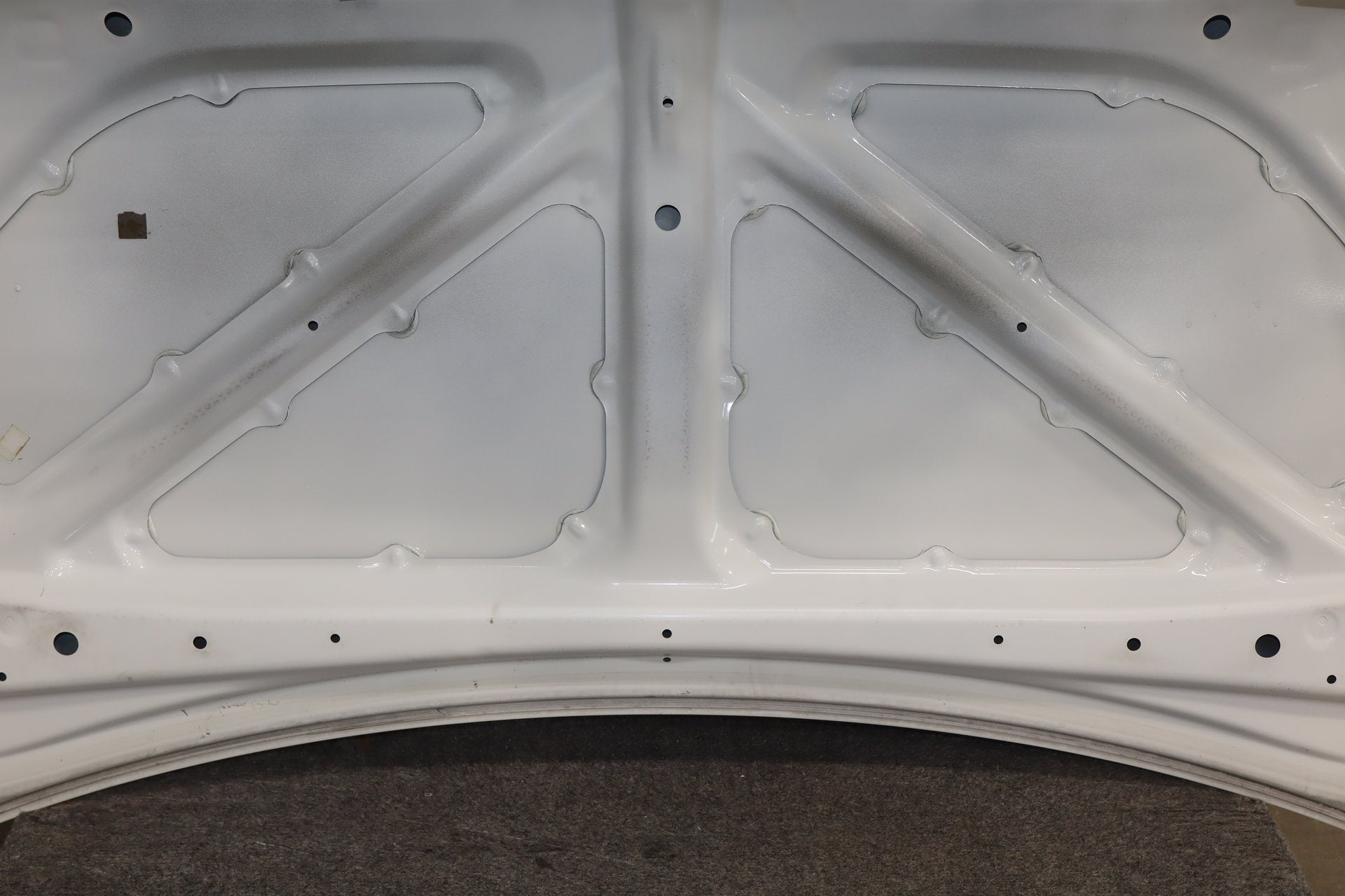 1996 Toyota Crown Decklid Trunk White 2BK OEM JZS151 Dent Center