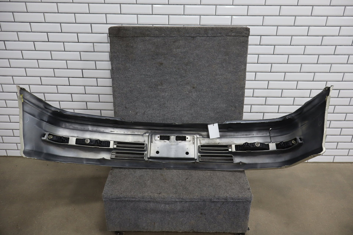 1996 Toyota Crown Front Bumper White 2BK OEM JZS151 Crack RH Corner