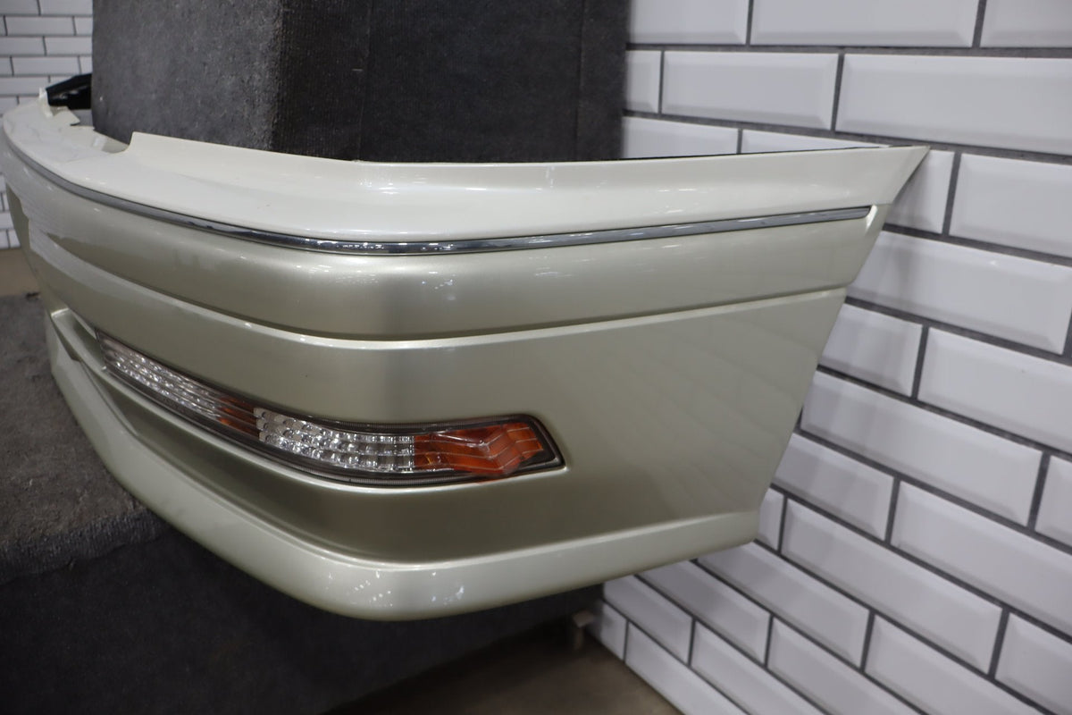 1996 Toyota Crown Front Bumper White 2BK OEM JZS151 Crack RH Corner