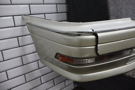 1996 Toyota Crown Front Bumper White 2BK OEM JZS151 Crack RH Corner