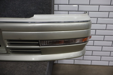 1996 Toyota Crown Front Bumper White 2BK OEM JZS151 Crack RH Corner