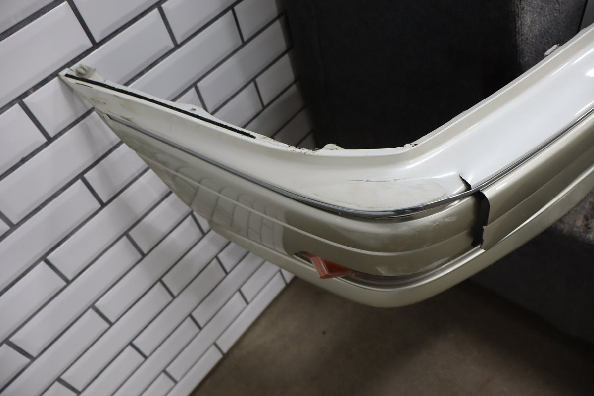 1996 Toyota Crown Front Bumper White 2BK OEM JZS151 Crack RH Corner