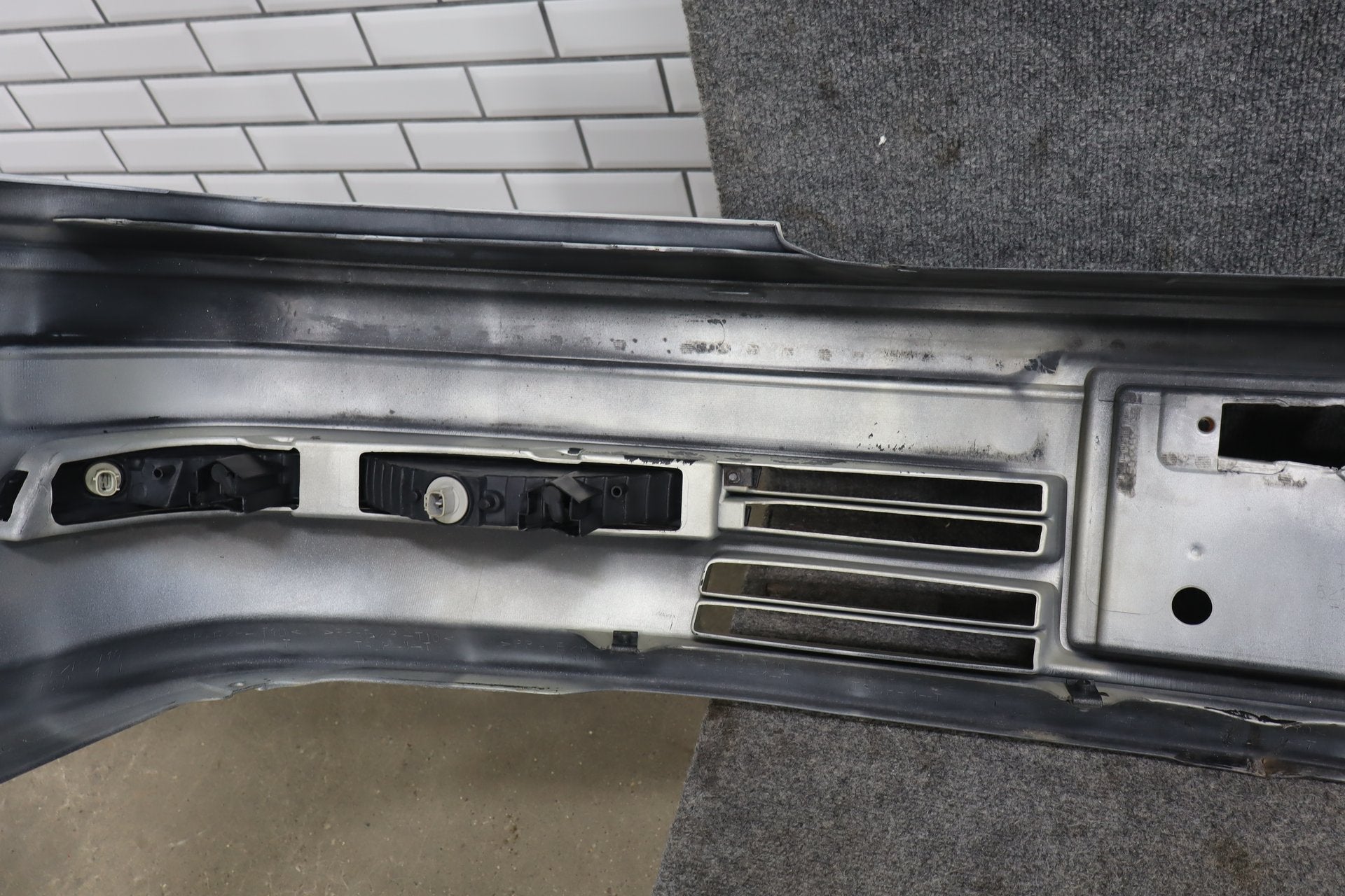 1996 Toyota Crown Front Bumper White 2BK OEM JZS151 Crack RH Corner