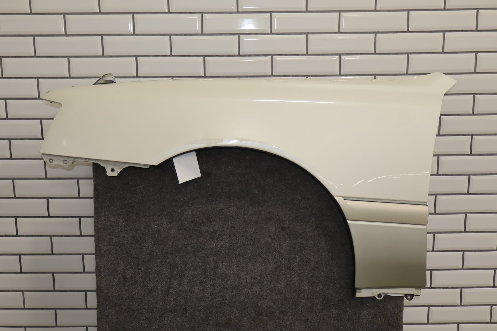 1996 Toyota Crown Left Fender White 2BK OEM JZS151 w Molding