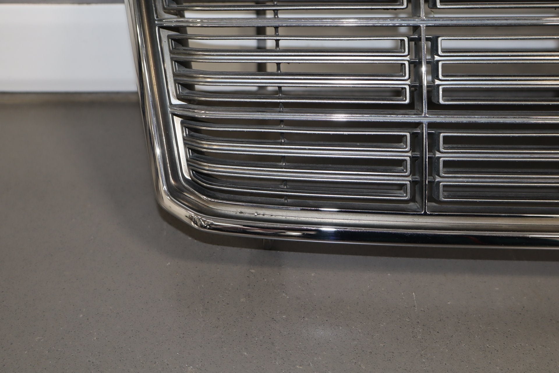 1996 Toyota Crown Royal Grille Chrome Gold Emblem OEM JZS151 JDM