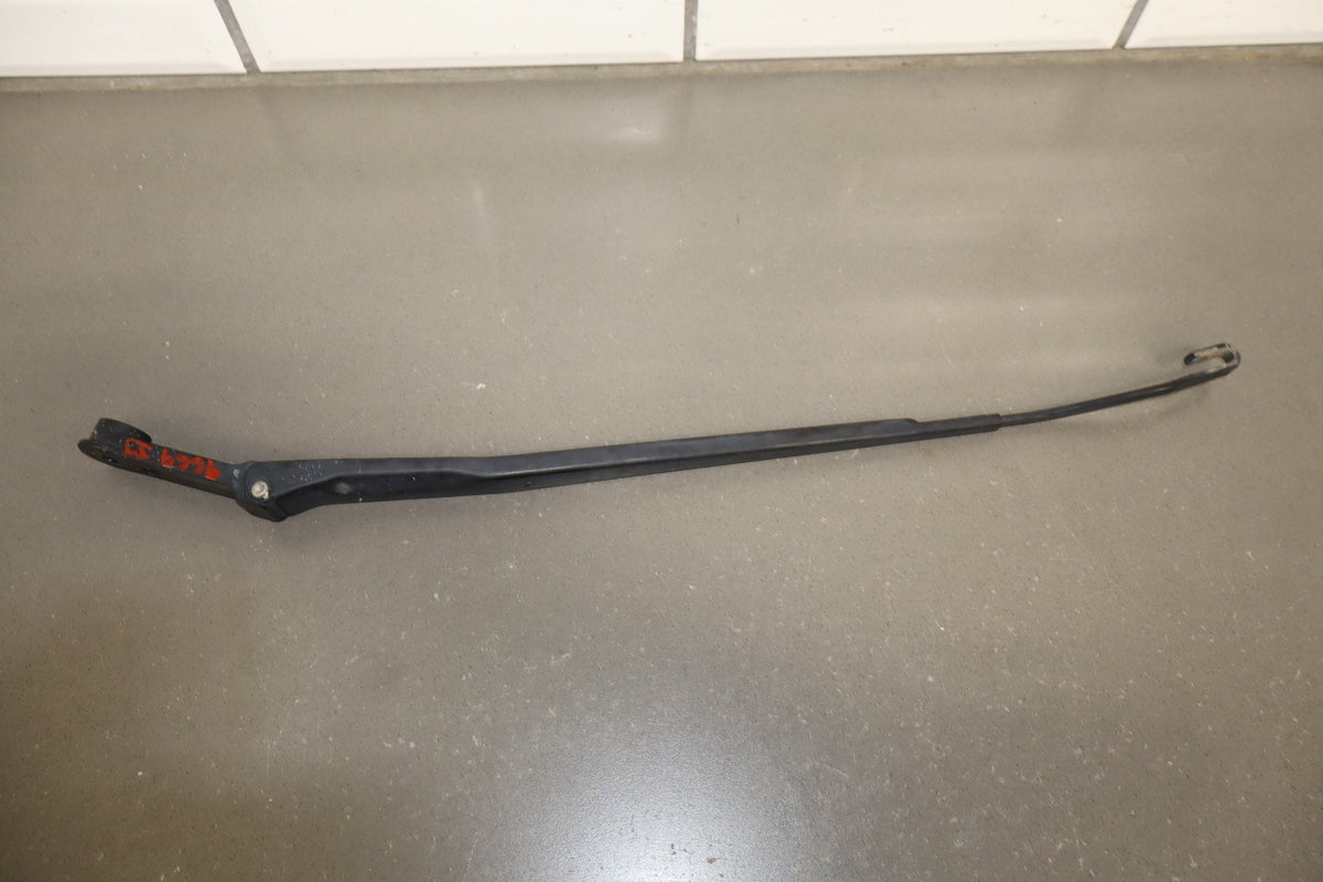 1996 Toyota Crown Wiper Arm Pair LH RH OEM JZS151 No Blades
