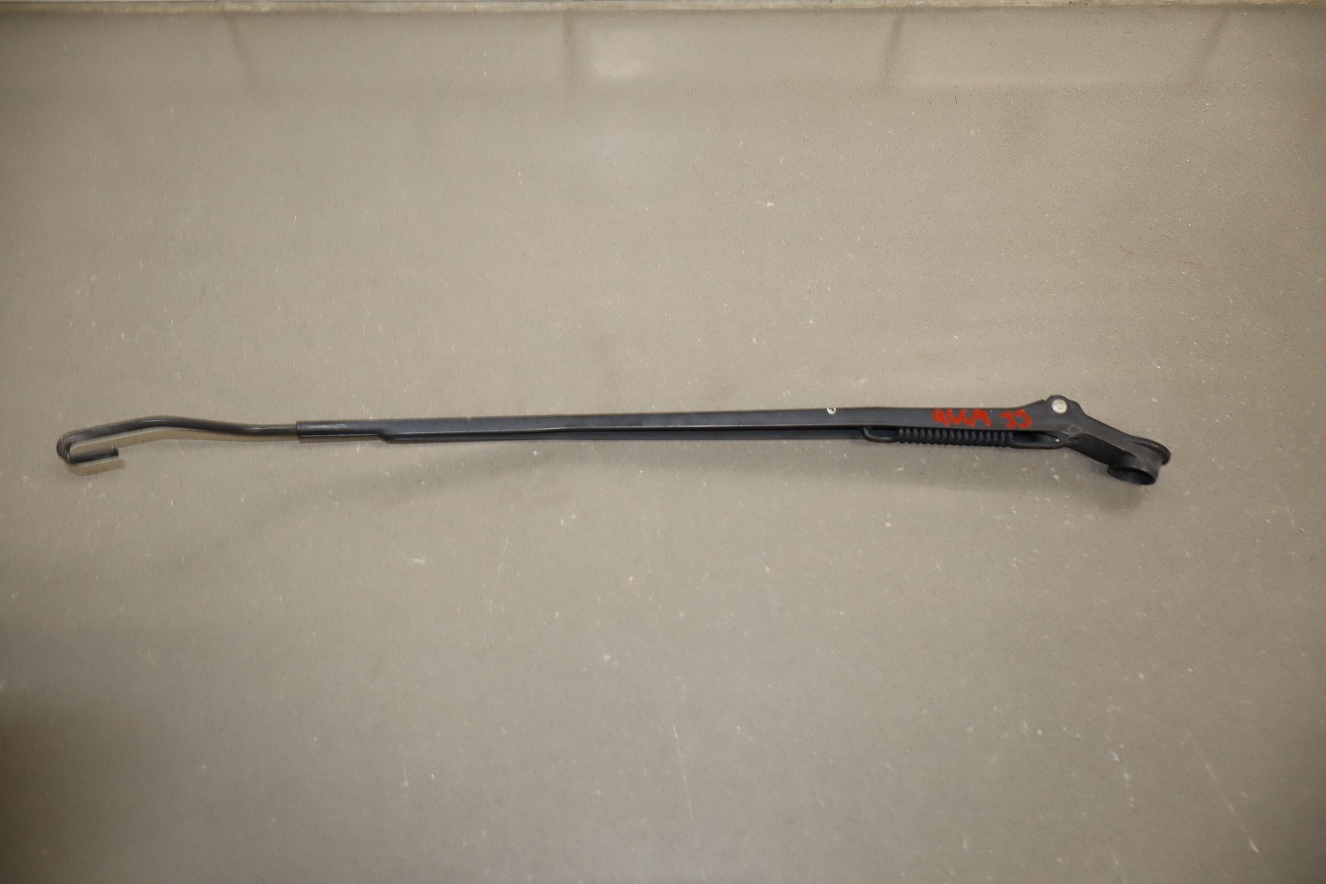1996 Toyota Crown Wiper Arm Pair LH RH OEM JZS151 No Blades