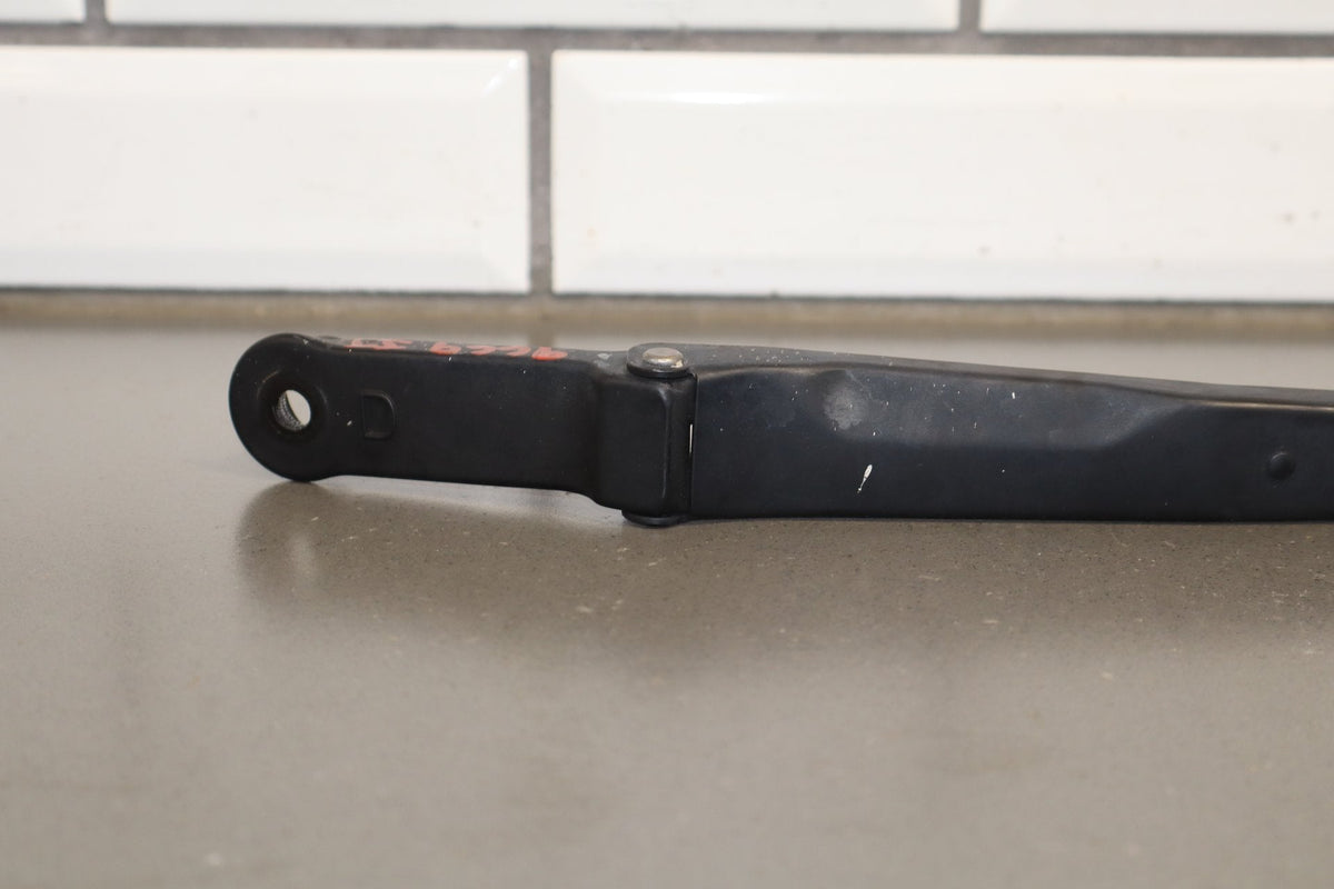 1996 Toyota Crown Wiper Arm Pair LH RH OEM JZS151 No Blades