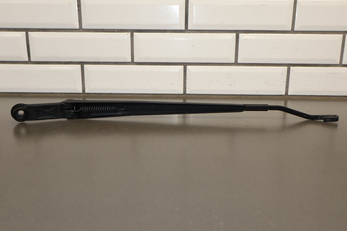 1996 Toyota Crown Wiper Arm Pair LH RH OEM JZS151 No Blades