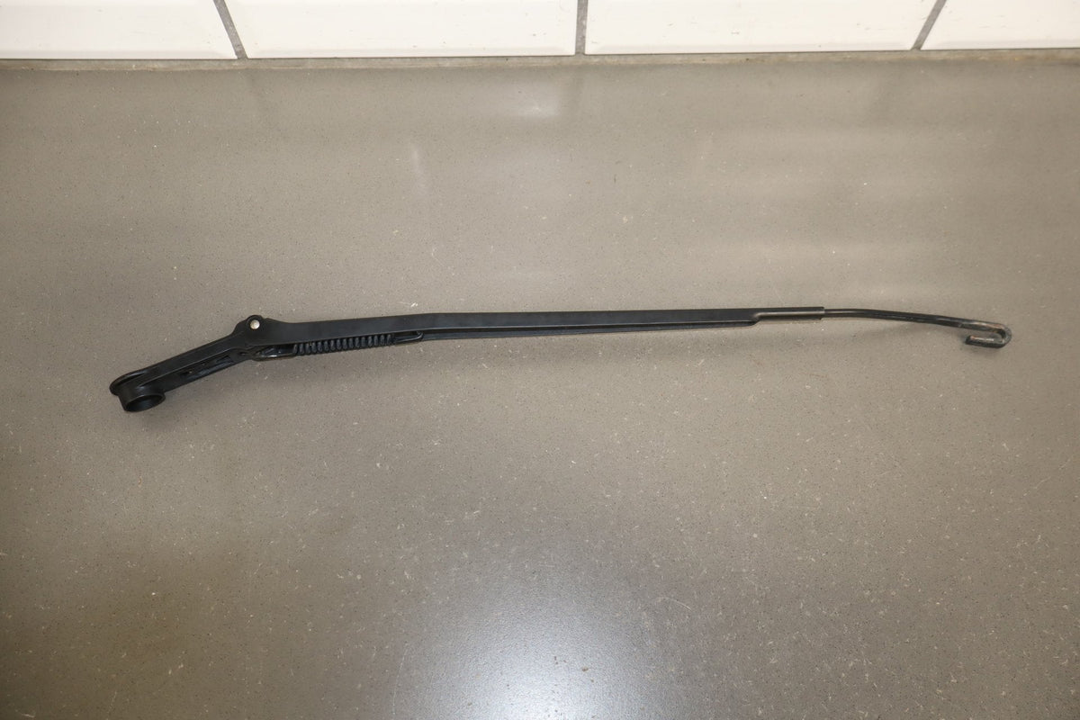1996 Toyota Crown Wiper Arm Pair LH RH OEM JZS151 No Blades