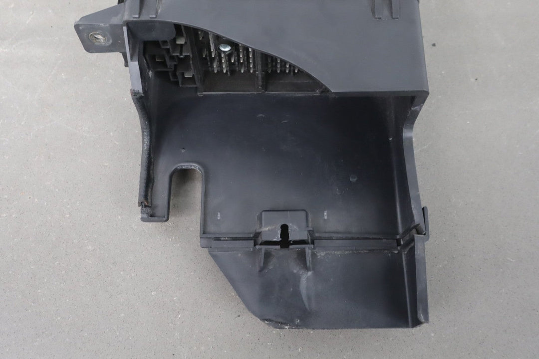 1997 - 1998 Chevrolet Corvette C5 5.7L Engine Fuse Box 15319557