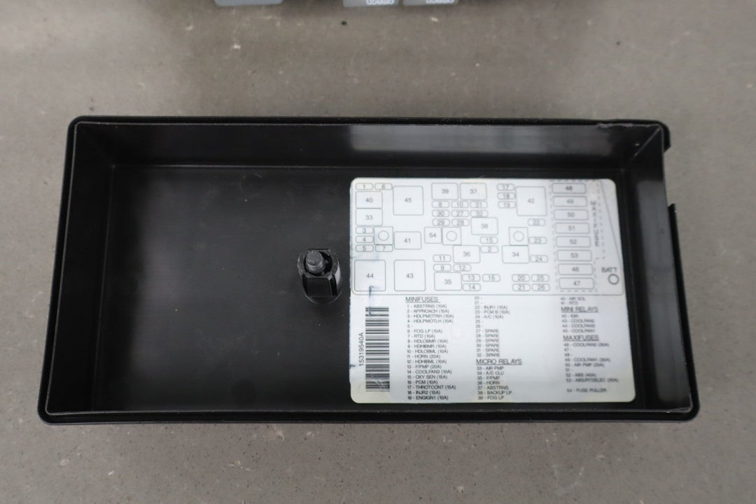 1997 - 1998 Chevrolet Corvette C5 5.7L Engine Fuse Box 15319557