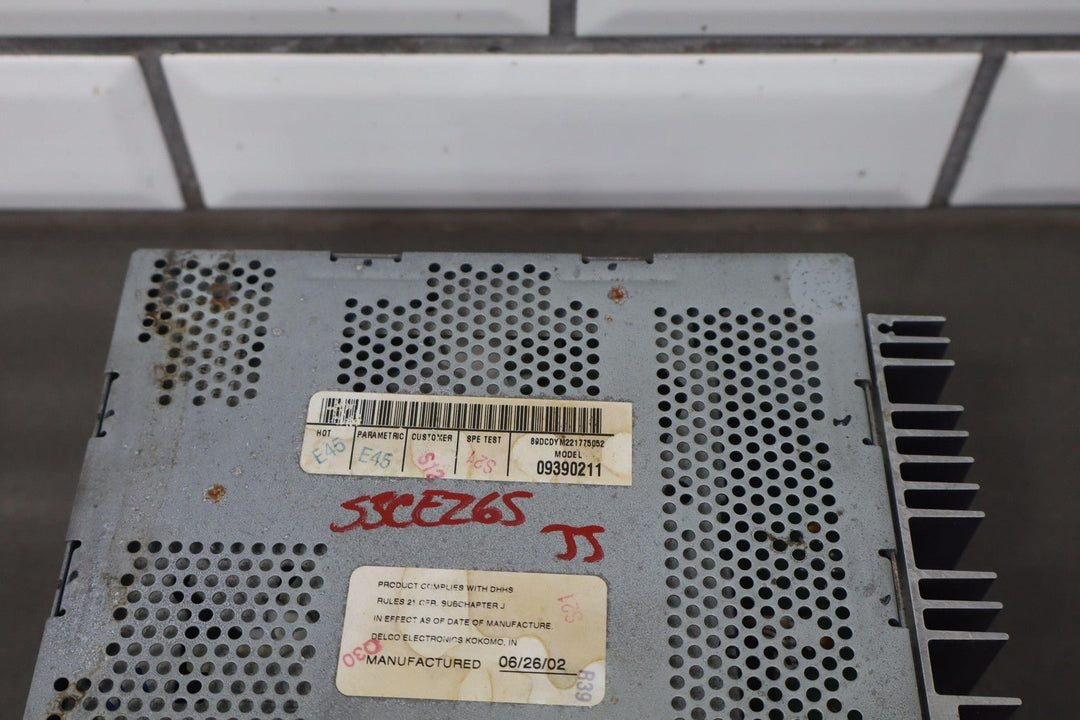 1997 - 2004 C5 Corvette AM - FM - CD Radio Player OPT UN0 *Cracked Knob*