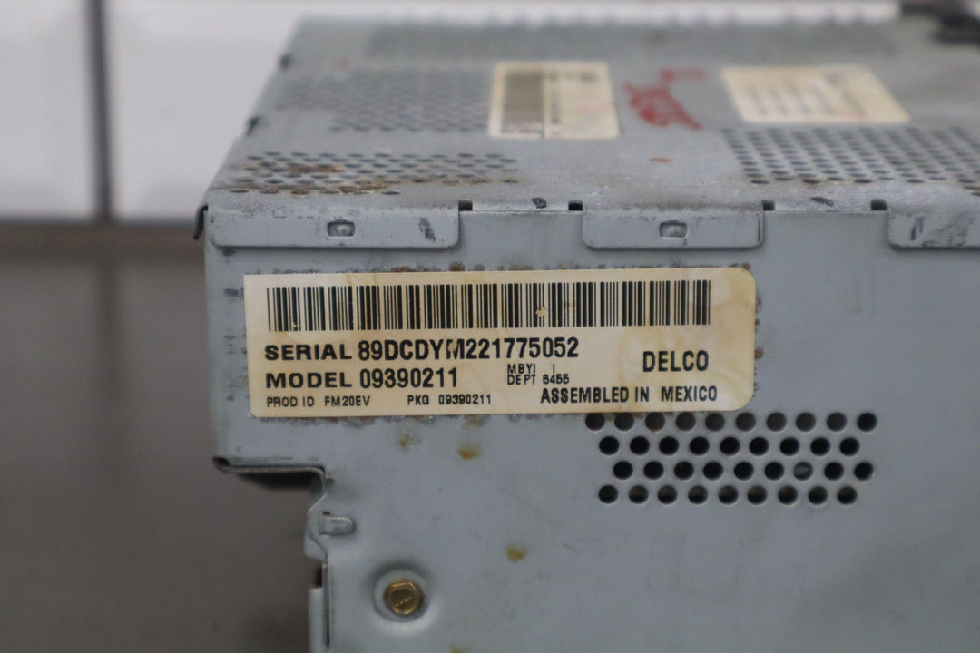 1997 - 2004 C5 Corvette AM - FM - CD Radio Player OPT UN0 *Cracked Knob*