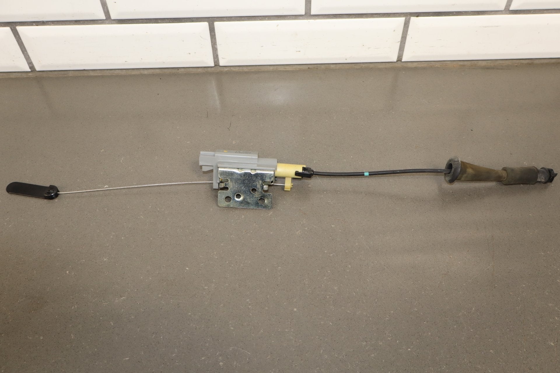 1997-2004 C5 Corvette Fuel Tank Filler Door Release Cable & Motor 10275633