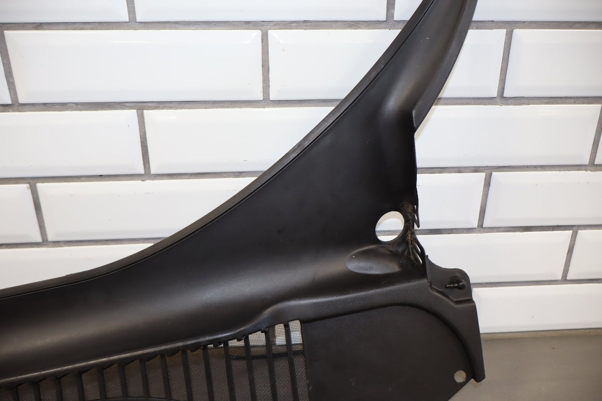 1997-2004 Chevrolet Corvette C5 Cowl Vent Panel 10446063