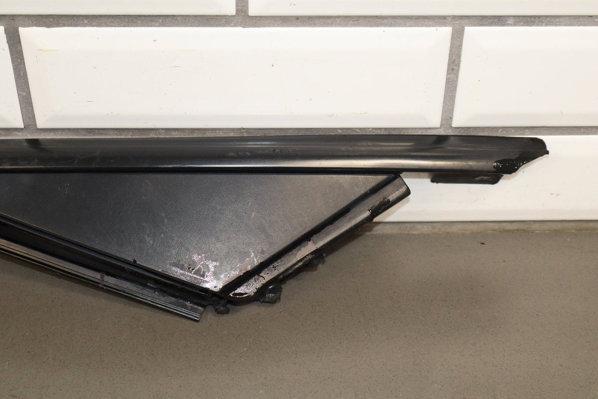 1997-2004 Chevrolet Corvette C5 Exterior Right A Pillar 10247724
