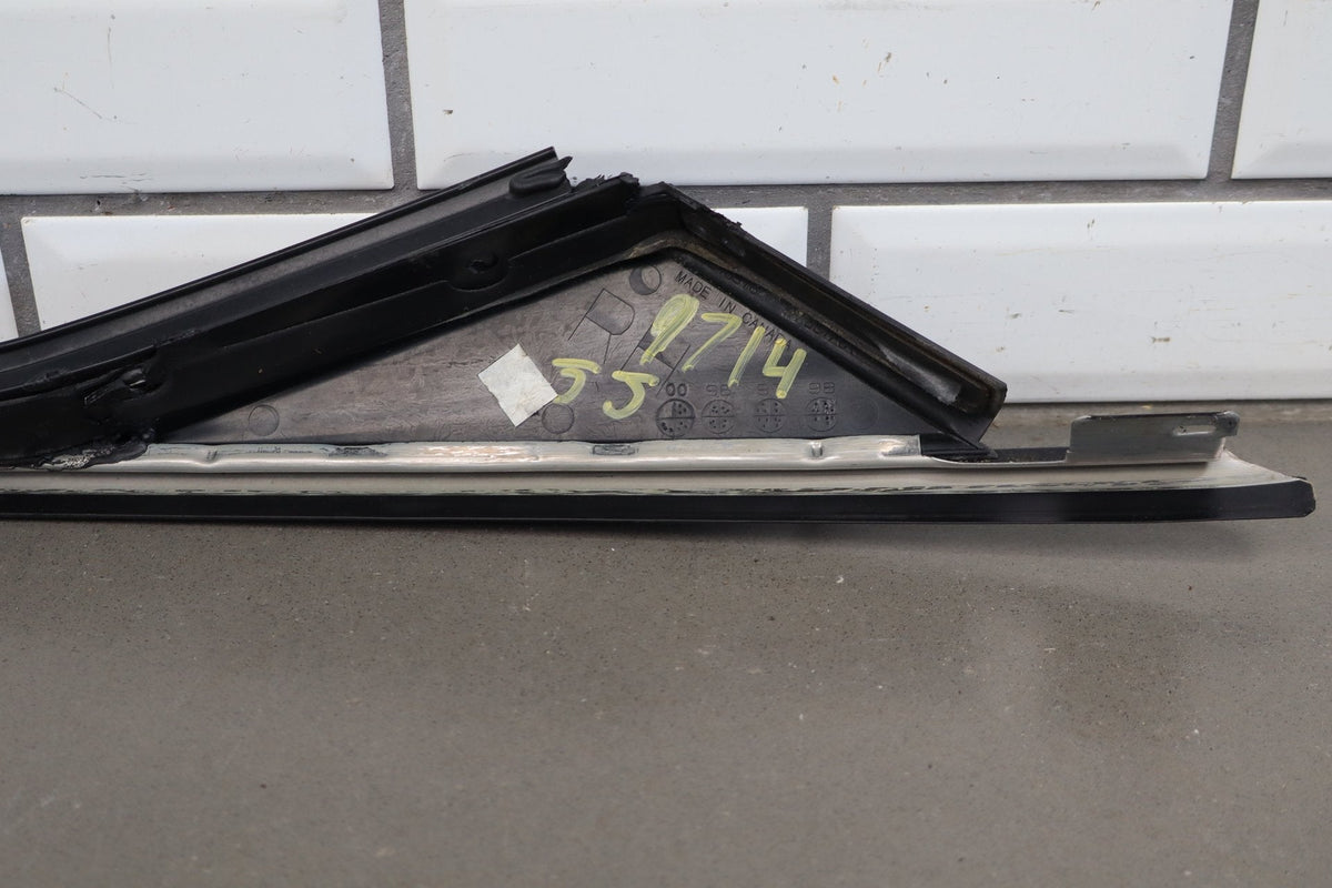 1997-2004 Chevrolet Corvette C5 Exterior Right A Pillar 10247724