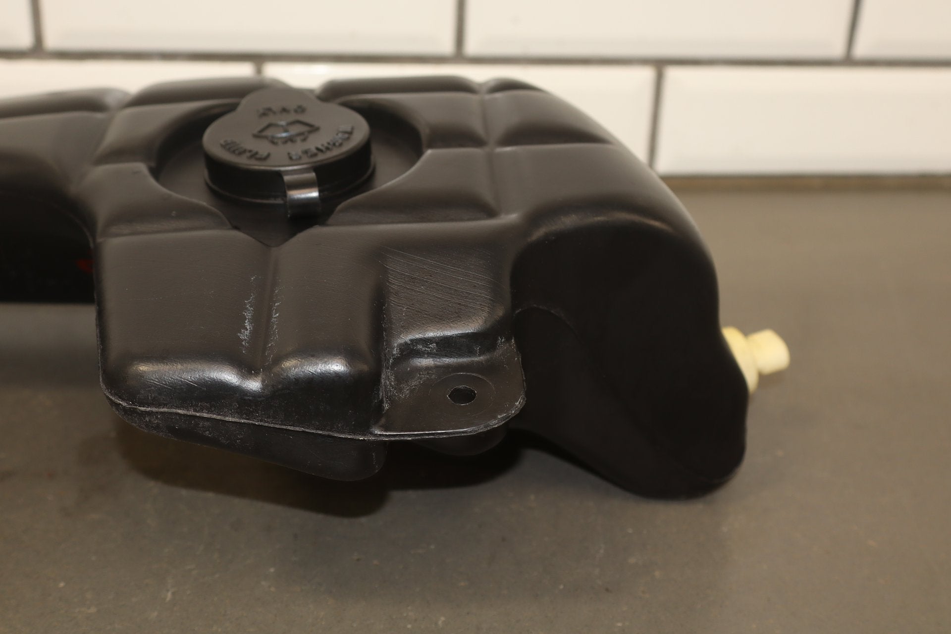 1997-2004 Chevrolet Corvette C5 Washer Bottle 22155677