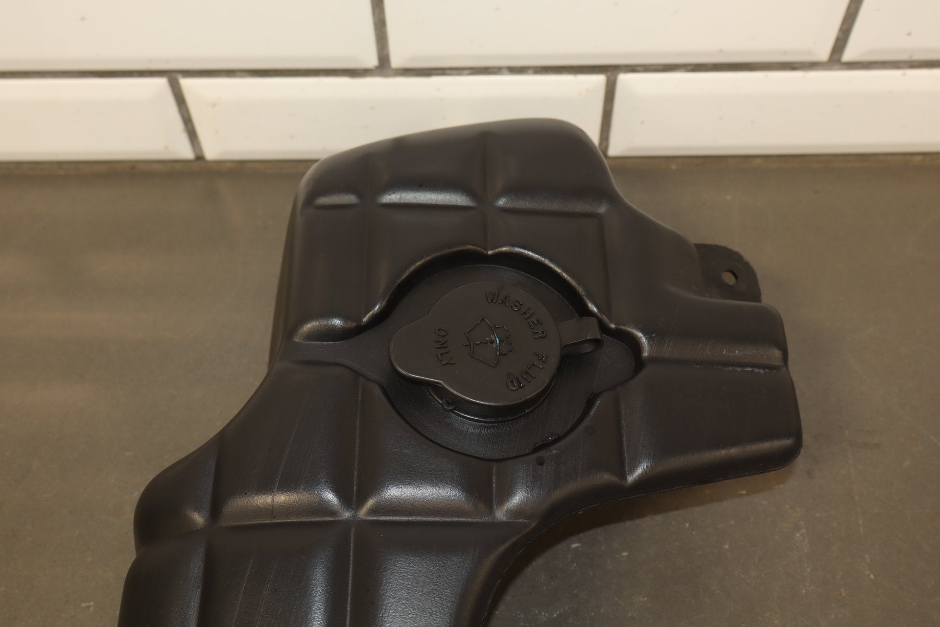 1997-2004 Chevrolet Corvette C5 Washer Bottle 22155677