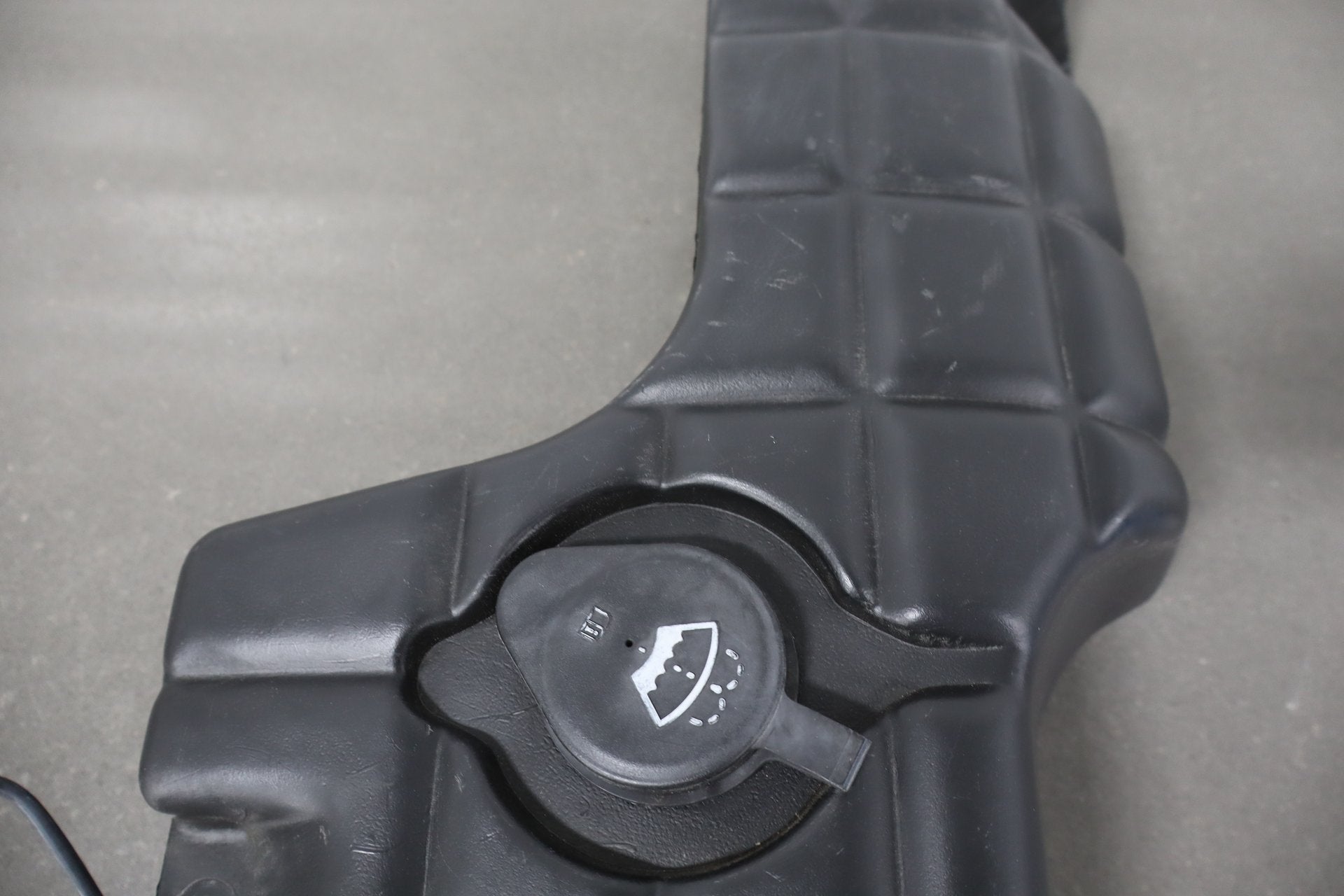 1997-2004 Chevrolet Corvette C5 Washer Bottle 22155677