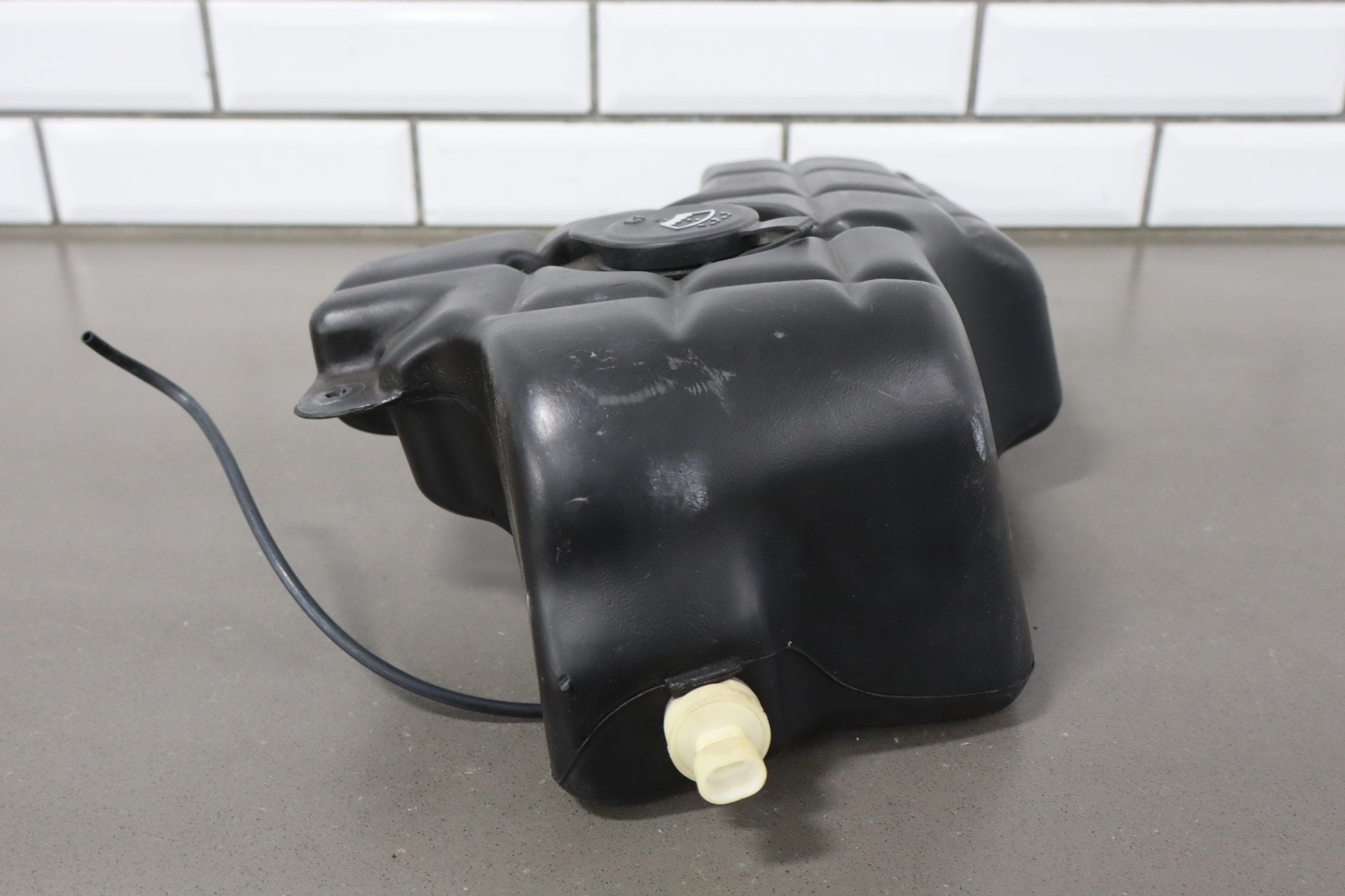 1997-2004 Chevrolet Corvette C5 Washer Bottle 22155677