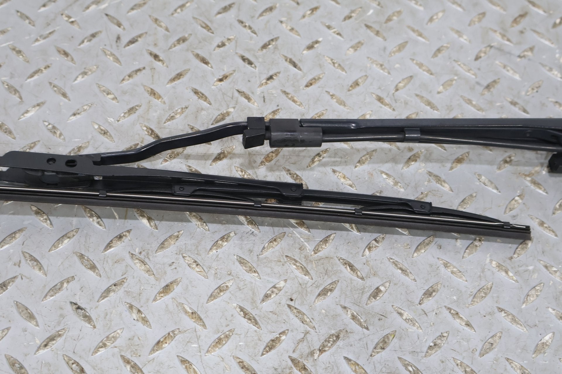 1997-2004 Chevrolet Corvette C5 Wiper Arm LH &amp; RH Pair