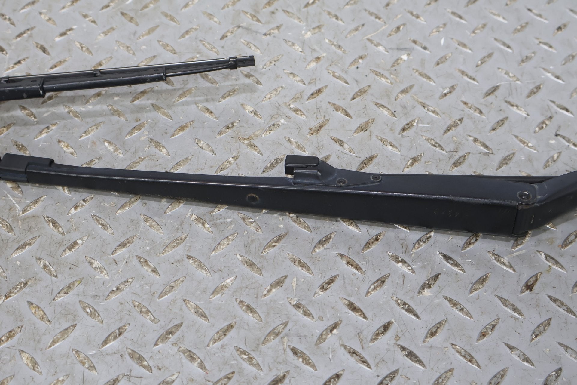 1997-2004 Chevrolet Corvette C5 Wiper Arm LH &amp; RH Pair
