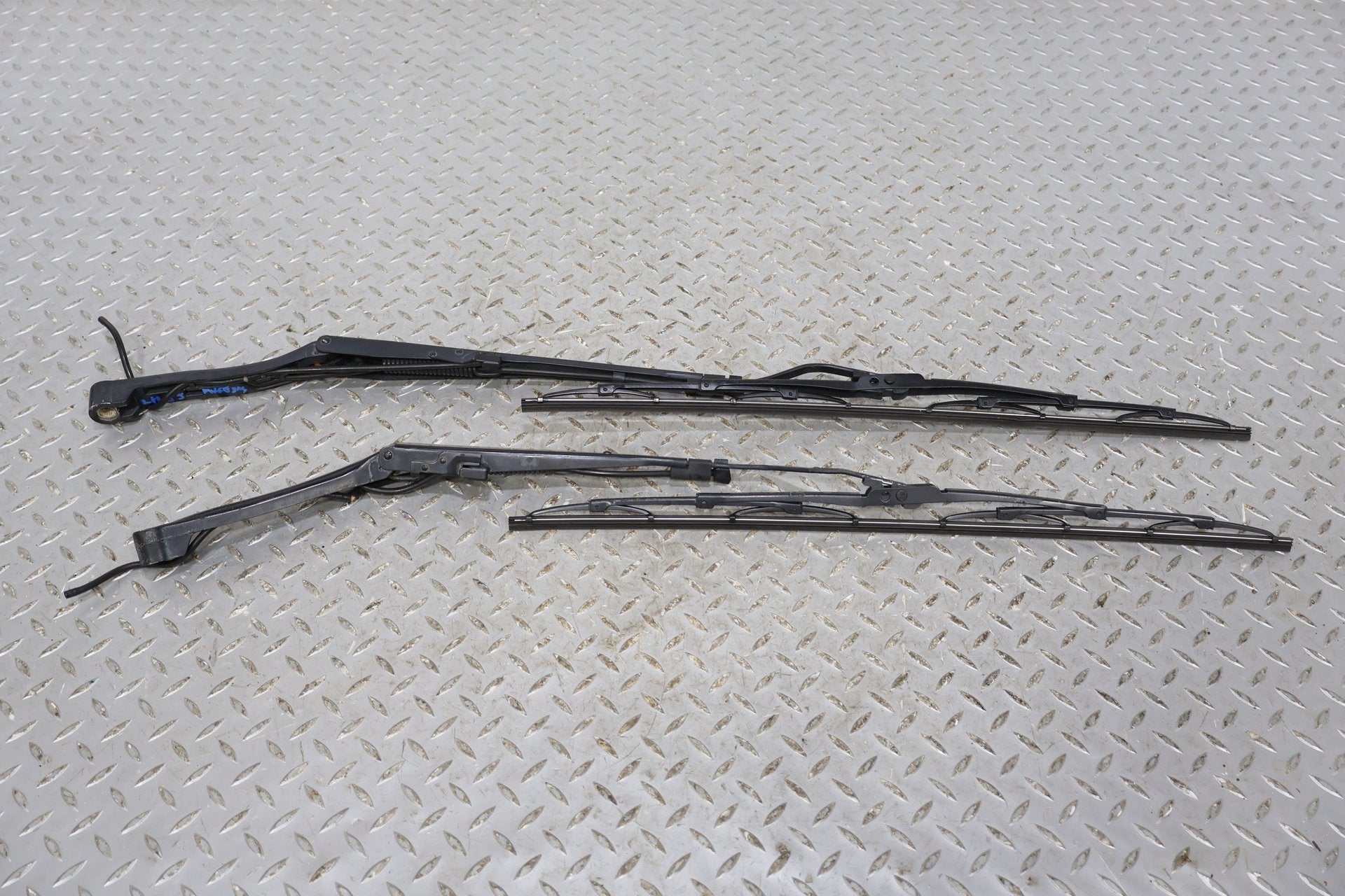 1997-2004 Chevrolet Corvette C5 Wiper Arm LH &amp; RH Pair