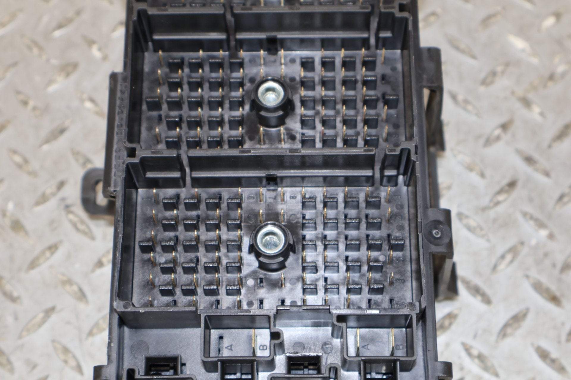 1997-2004 Chevrolet Corvette Cabin Fuse Box 19300118